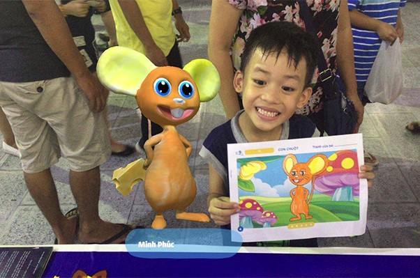 Chụp ảnh cùng tranh vẽ với ứng dụng nổi 3D.